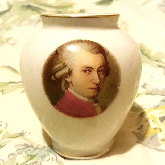 Vintage Other - 4/$20❗Judgy Mozart